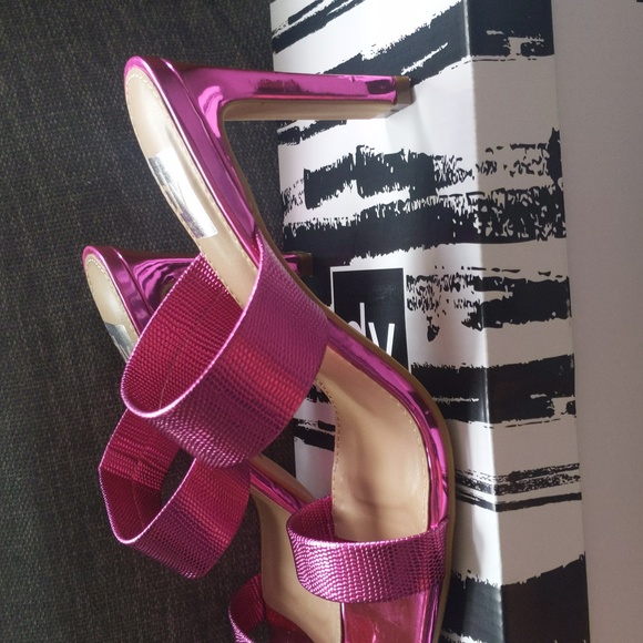 DV by Dolce Vita Metallic Fuchsia Pink Double Strap Heels - Picture 4 of 4